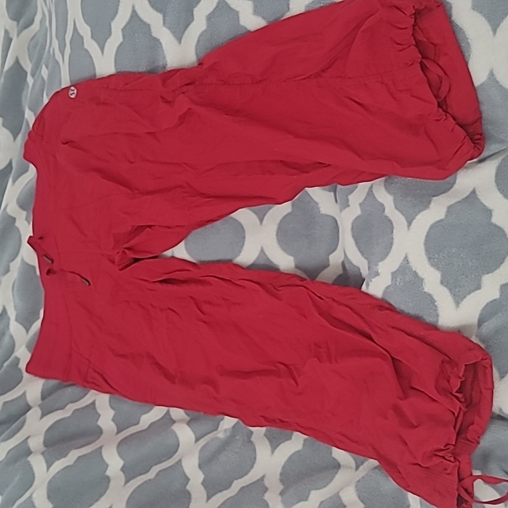 Lululemon crop Dance Studio XS Red